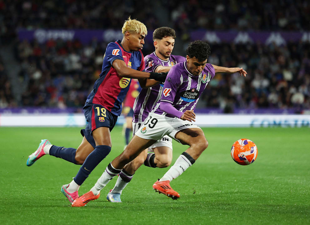 Adam Aznou im Duell mit seinem Kumpel, Barça-Superstar Lamine Yamal