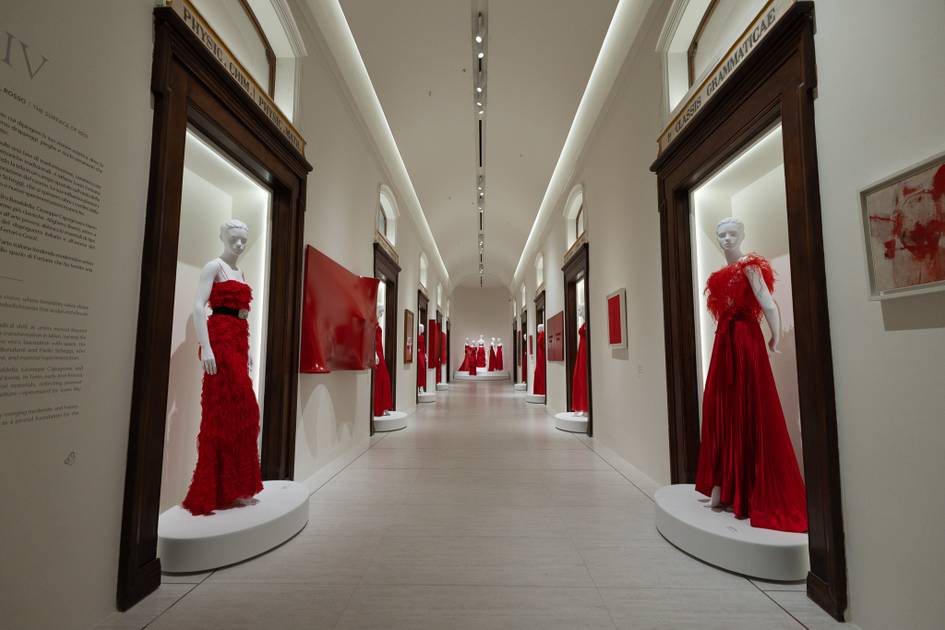 Cincuenta creaciones de Valentino Redes exhibidas en Roma
