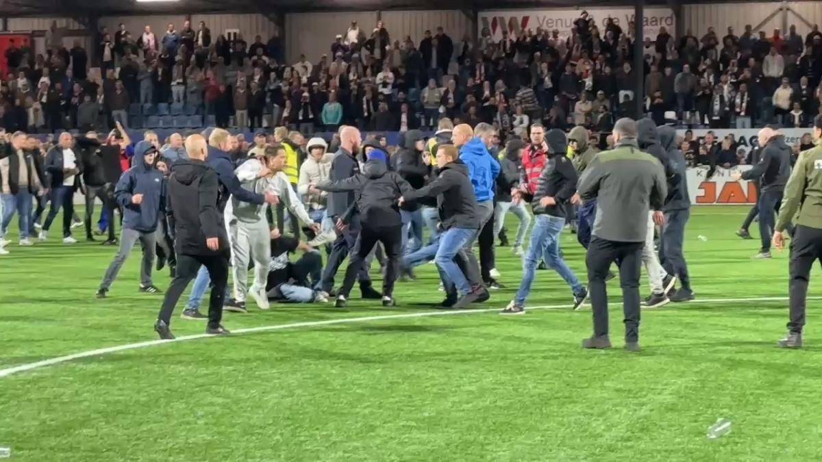 Pelea masiva después de Telstar - FC Den Bosch