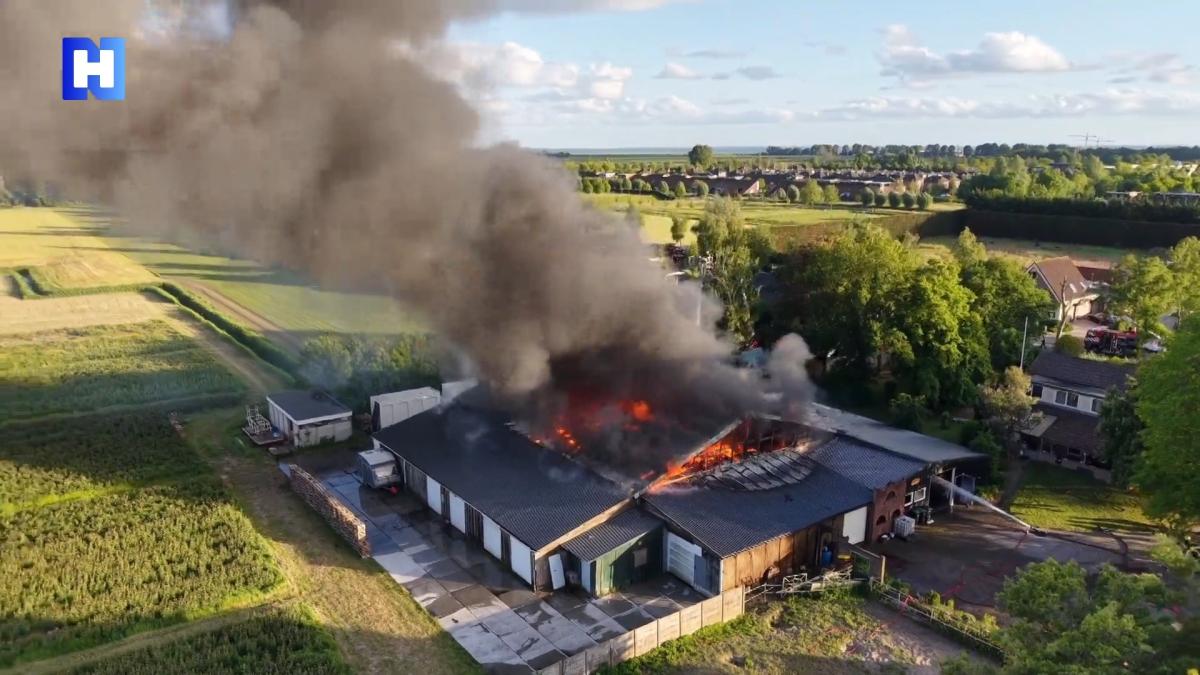 Espacio de almacenamiento Oosterblokker completamente destruido por un gran incendio