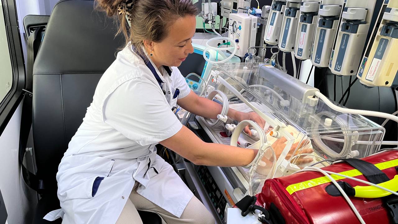 Esta ambulancia está especialmente hecha para bebés enfermos