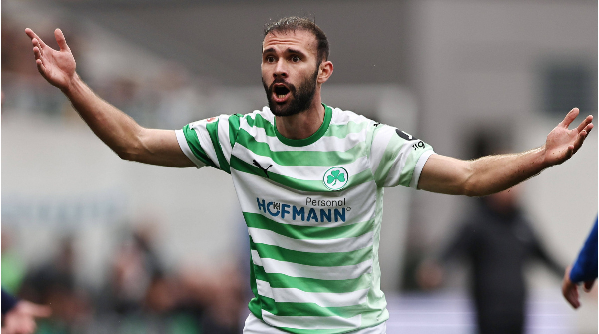 1. FC Kaiserslautern obtiene Simon Asta von Greuther Fürth