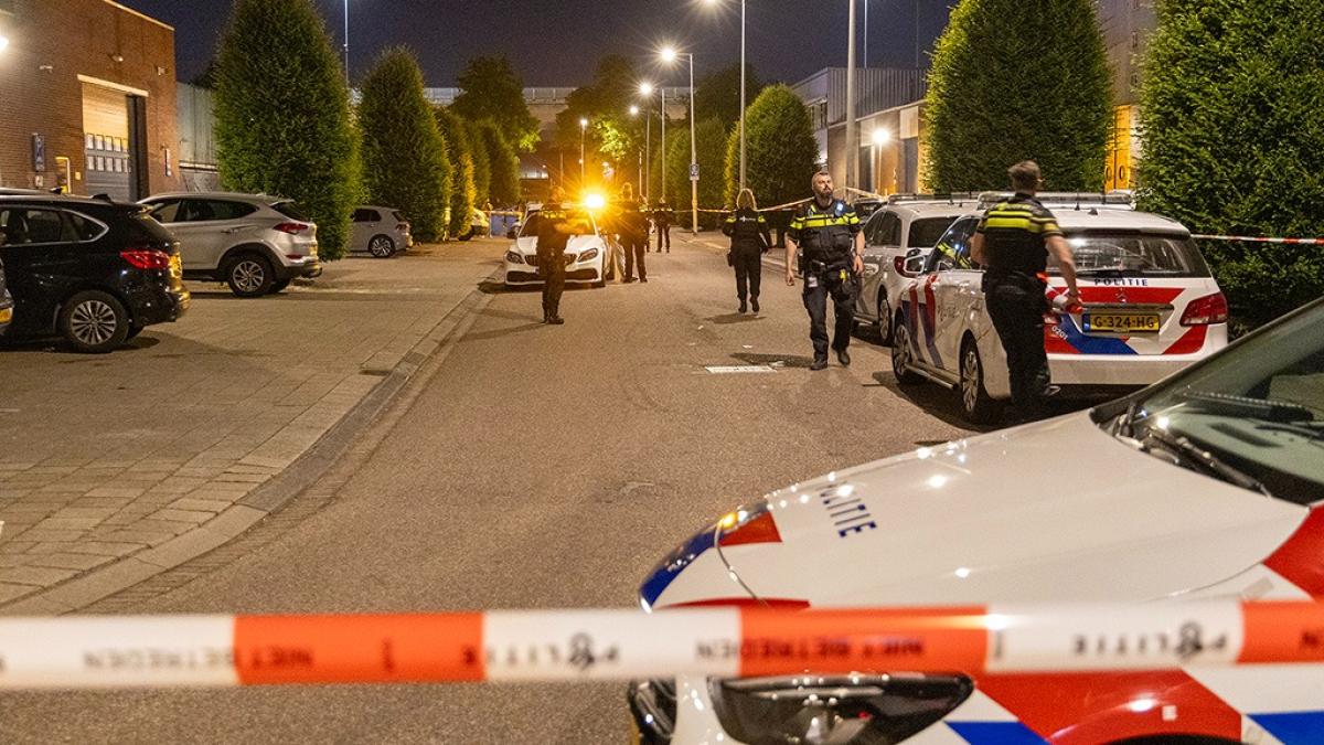 Schoten descargó Amsterdam-Nieuw-West, la policía habla de robo en la