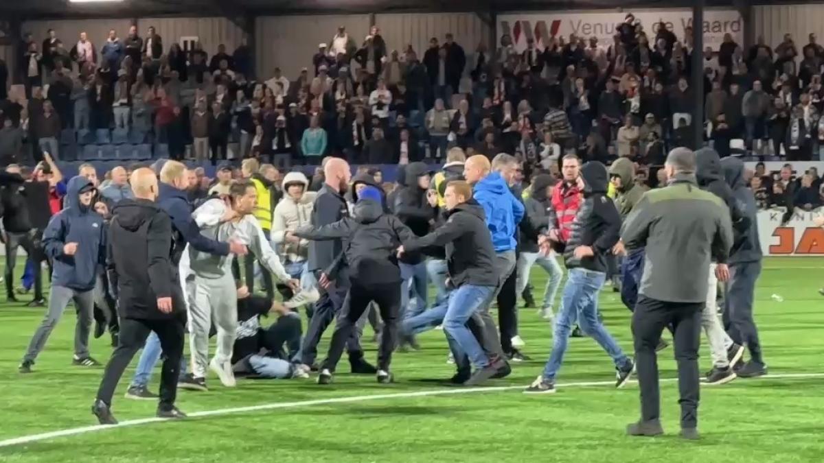 Director de Telstar después de pelear: '¿Eres disturbios? Entonces quédate