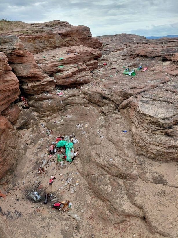 La basura en Red Rocks en Hoylake