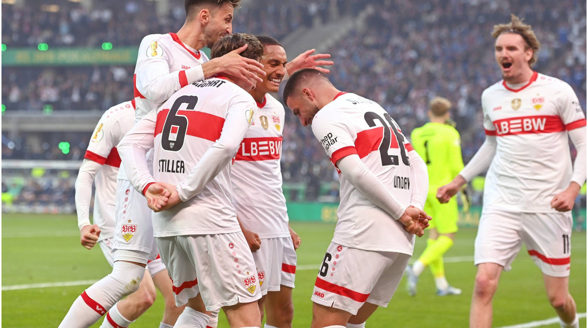 VFB Stuttgart gana la caza de la Copa DFB Cup-Bielefeld