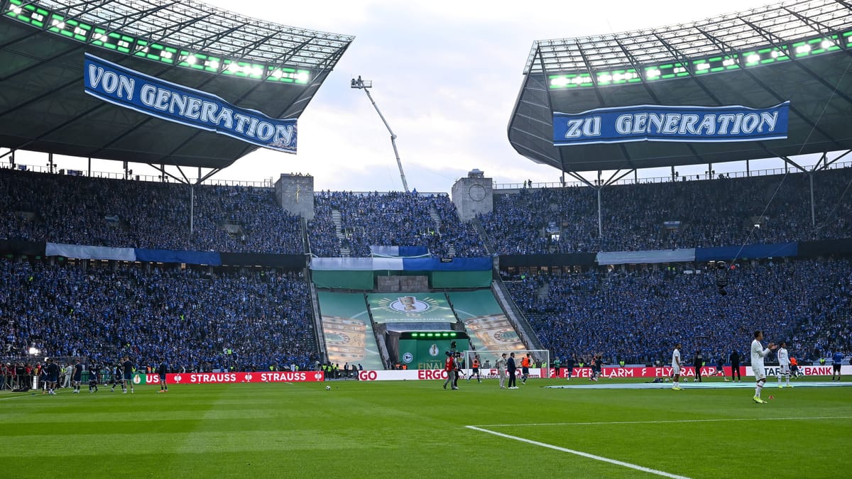 Copa DFB: Fans con una acción en movimiento después de