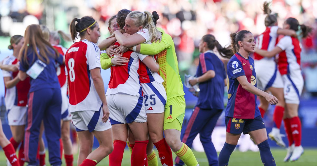 Con el entrenador Renée Slegers, las mujeres del Arsenal vuelven