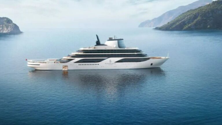Dentro del superyate 'Sea Hotel' solo por invitación con Penthouse