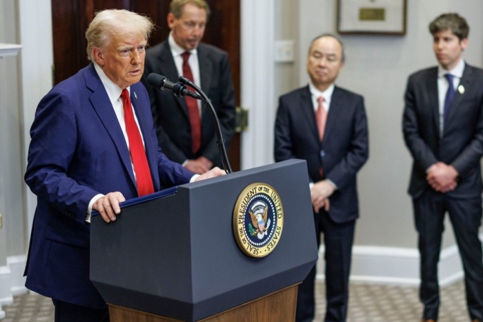Desde la izquierda, Donald Trump, Larry Ellison de Oracle, hijo de Masayoshi y CEO de Operai, Sam Altman,