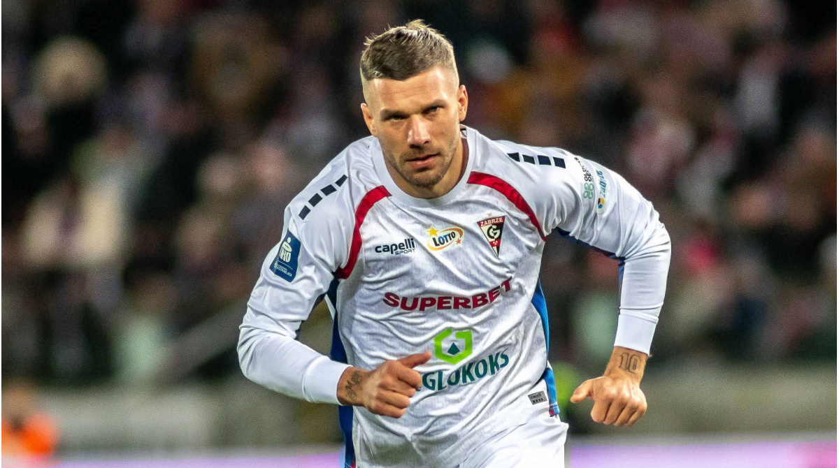 Podolski se cuelga a los 39 años más: Extensión en