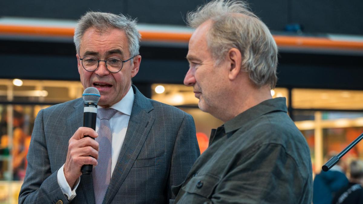 Alcalde de canto abre Jubilee Party World Music School Haarlem