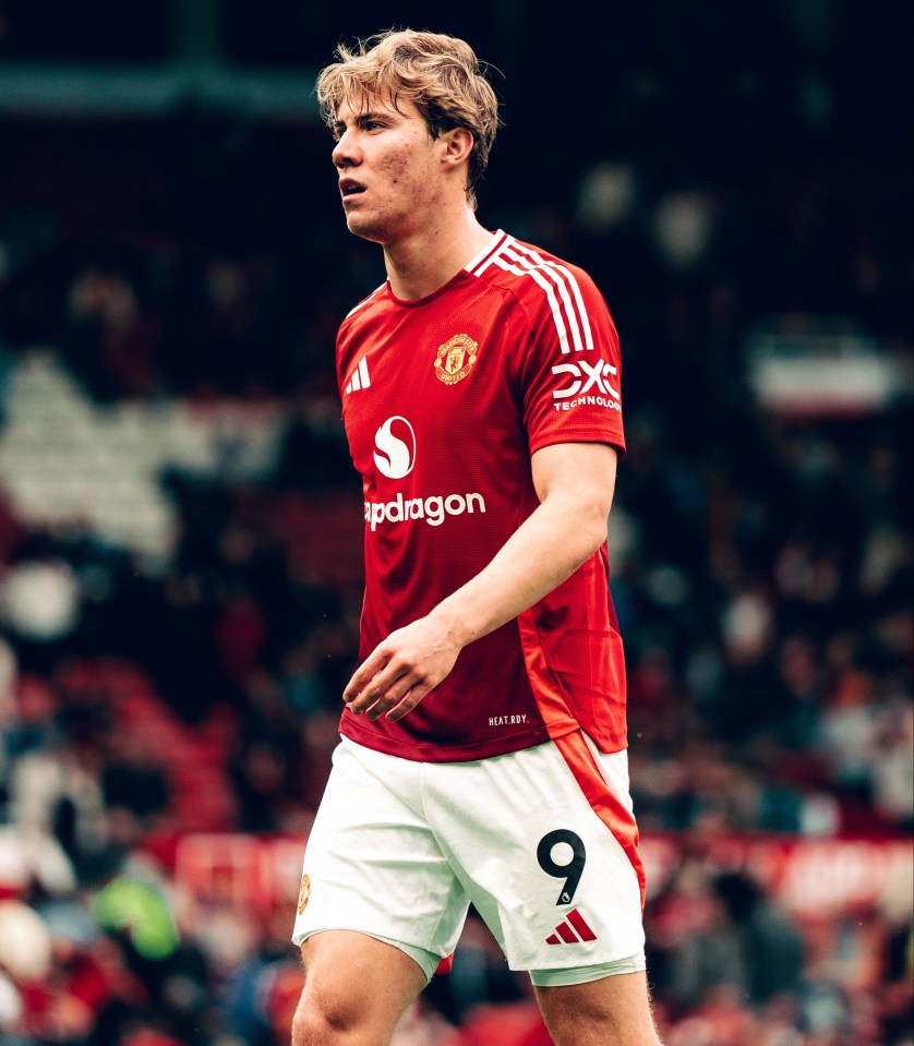 Rasmus Hojlund de Manchester United en acción.