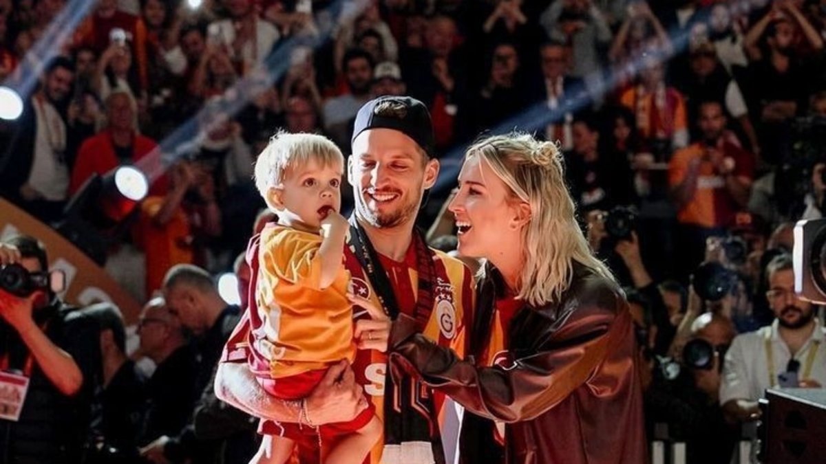 ¡Dries Mertens y su familia se despidieron de los fanáticos!