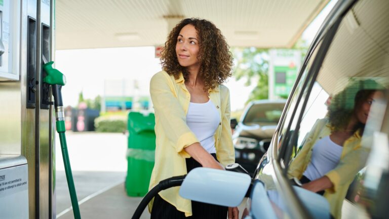 Los jefes de combustible codicioso están arrancando a los conductores