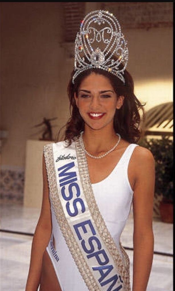 Lorena Bernal como Miss España 1999 a la edad de 17 años