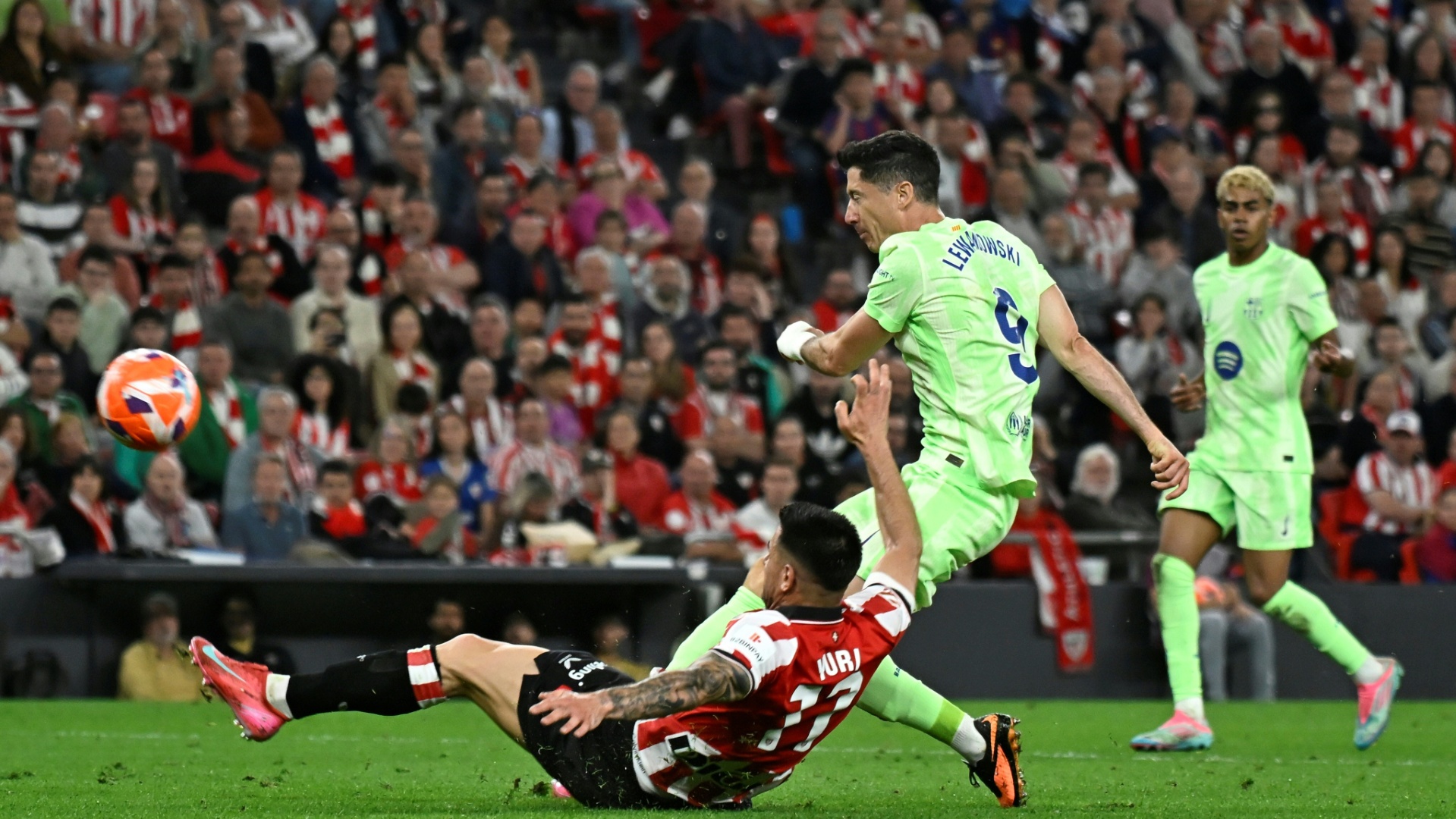 Lewandowski lleva al Barça a la victoria