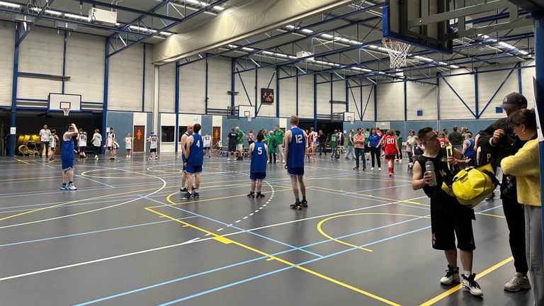 Una impresión de las multitudes en el Sports Hall (Photo Omroep Brabant).