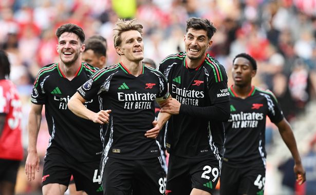 Martin Odegaard celebra anotaciones para el Arsenal