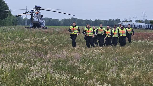 Bundespolizei lleva a cabo controles fronterizos con helicóptero. 'The Flying