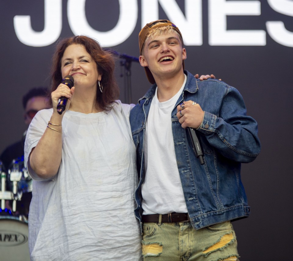 Ruth Jones y Oscar Hartland en un festival.
