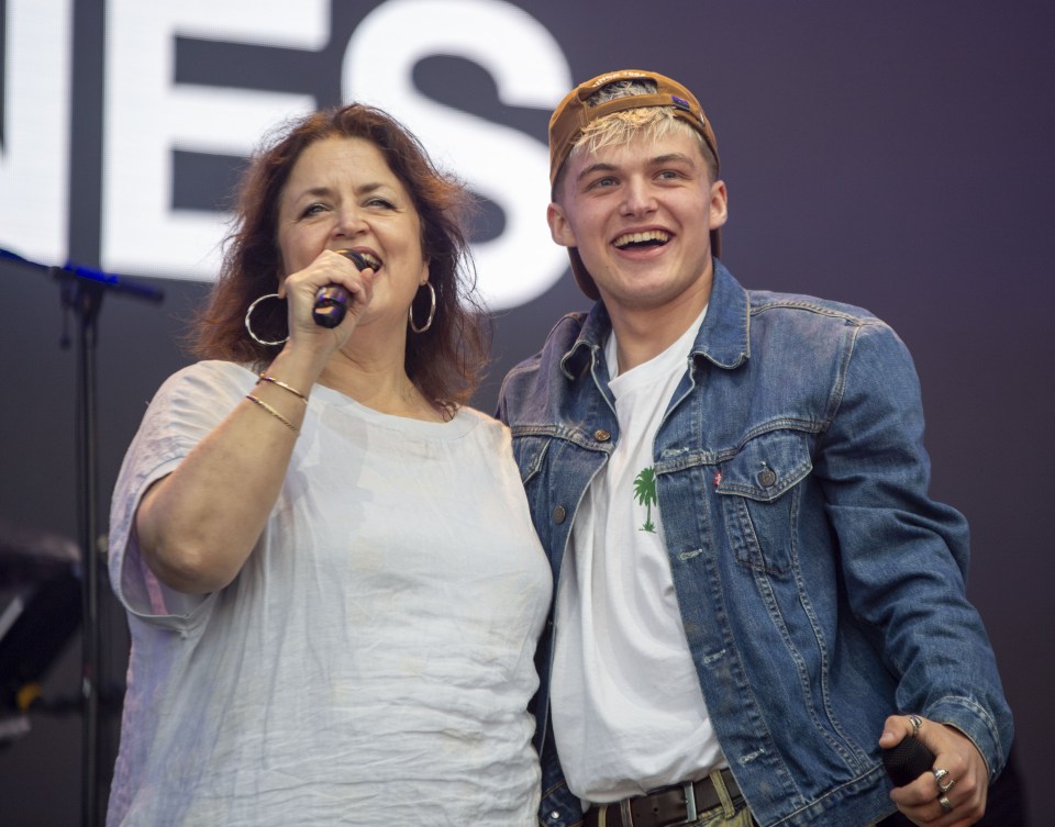Ruth Jones y Oscar Hartland en un festival.