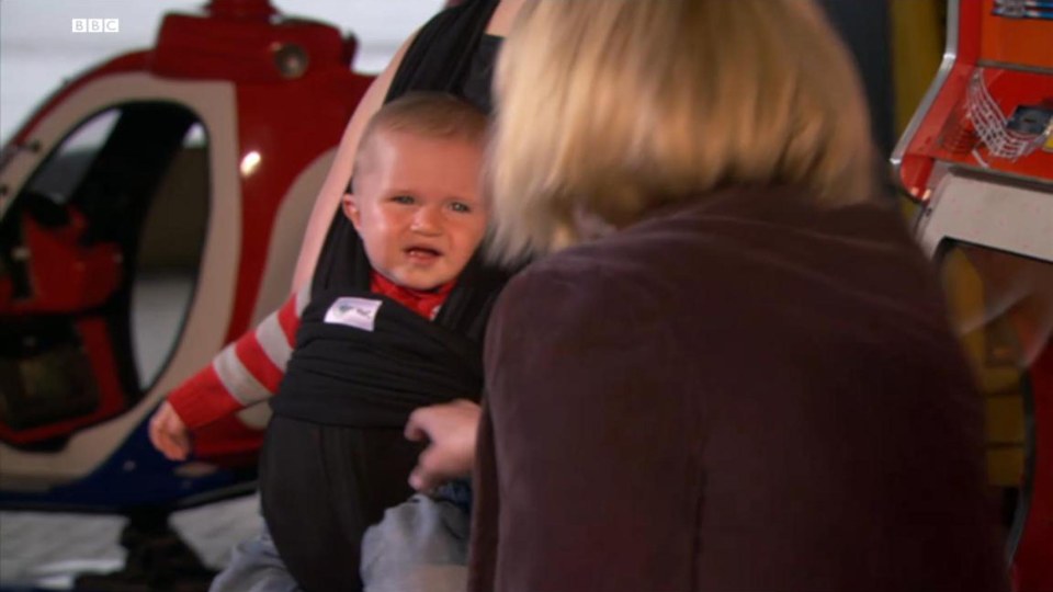 Imagen todavía de Gavin & Stacey: Baby Neil en un portabebés.