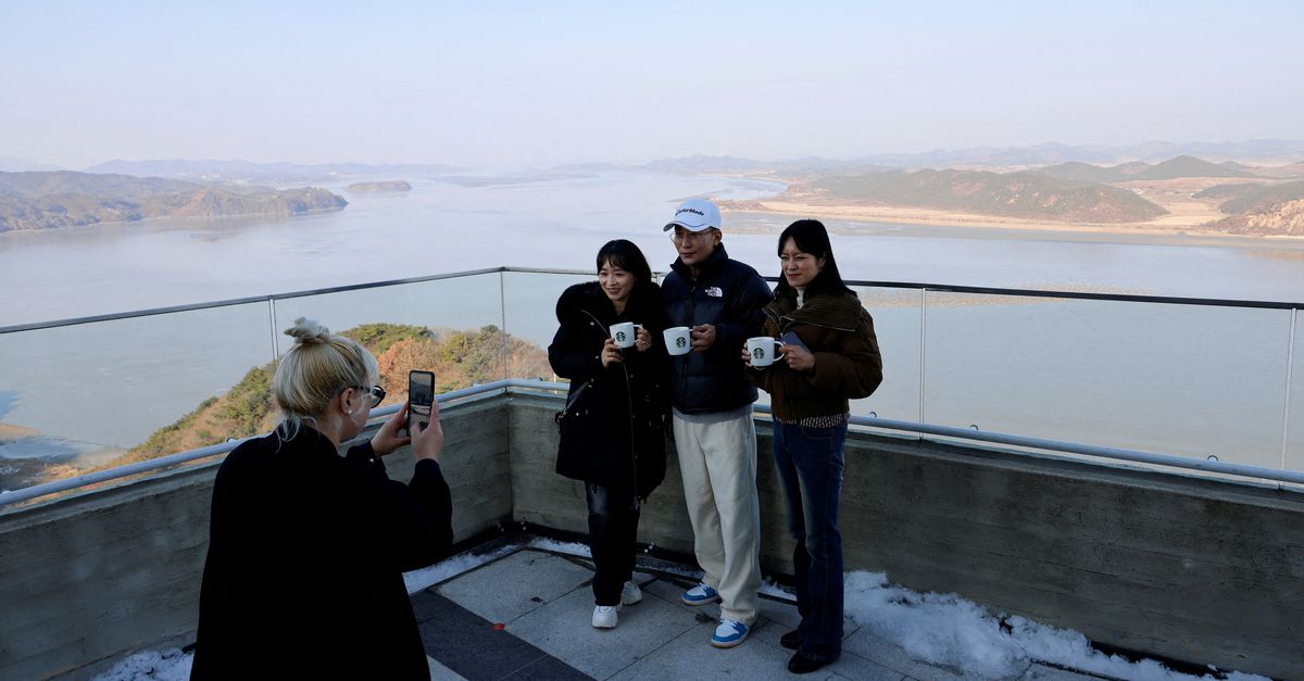 Café con vista de la propaganda norcoreana: "Vivimos en la