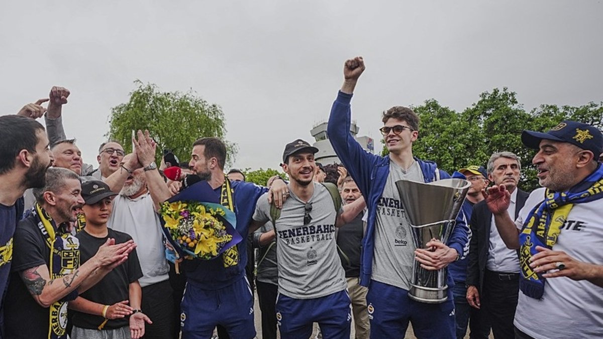¡Tu campeón de la Euroliga Fenerbahce Beko regresó a Türkiye!