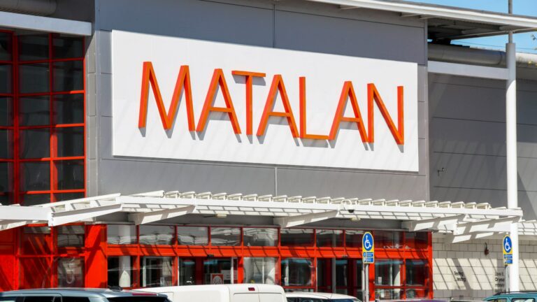 Los compradores de Matalan se apresuran a comprar £ 20