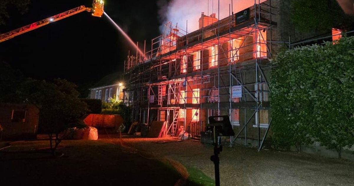 Barnet Fire envolvió £ 4.5 millones de la mansión Row