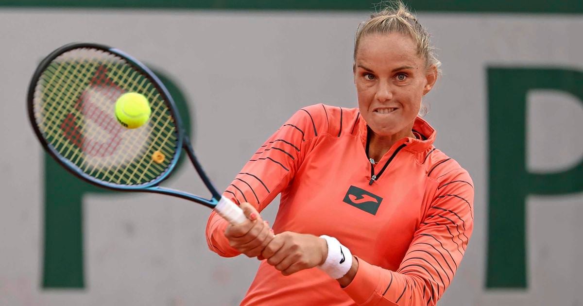 Arantxa Rus juega con Roland Garros con el hermano de