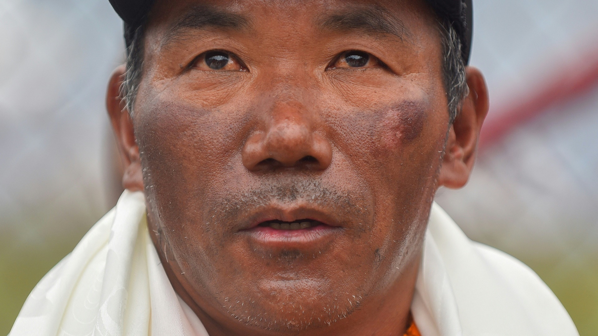 "Hombre del Everest" Escribe en la historia loca