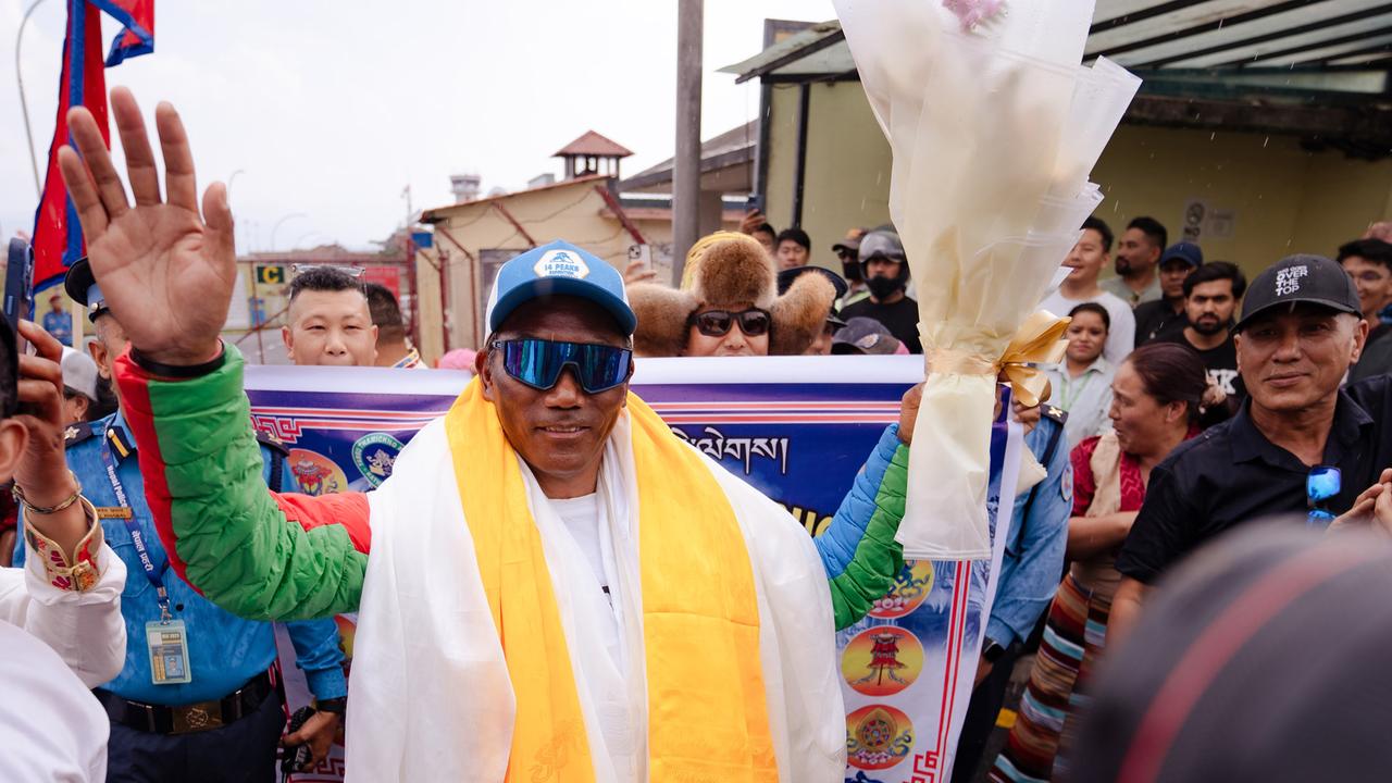 Sherpa llega al Monte Everest por 31.