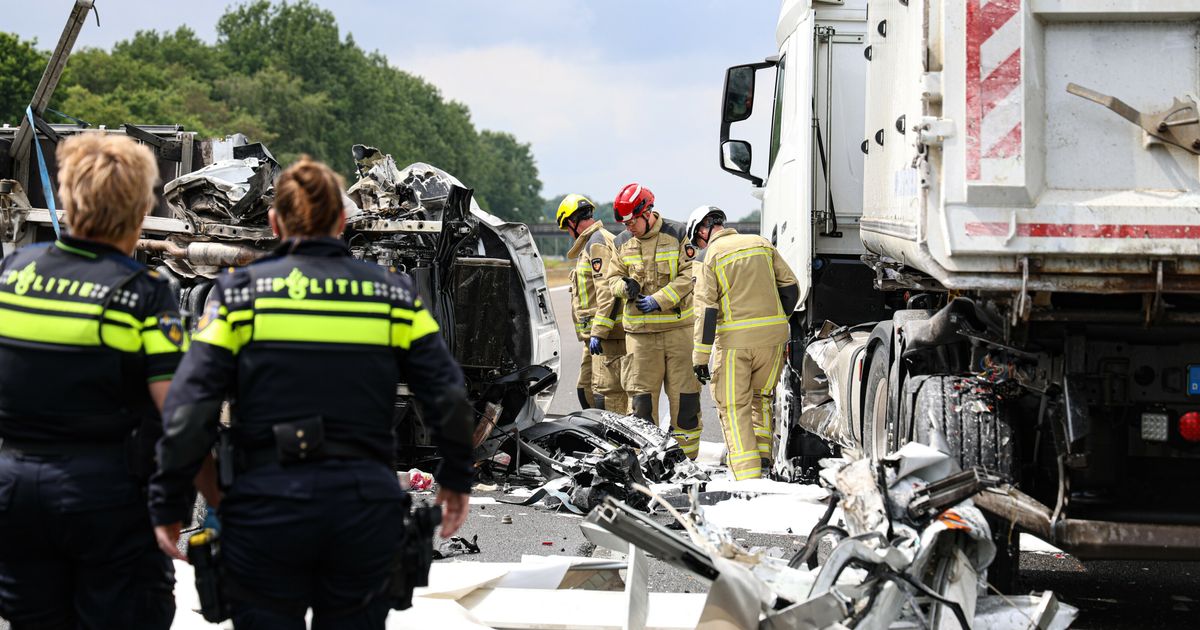 A37 cerrado debido a estragos después de la colisión entre