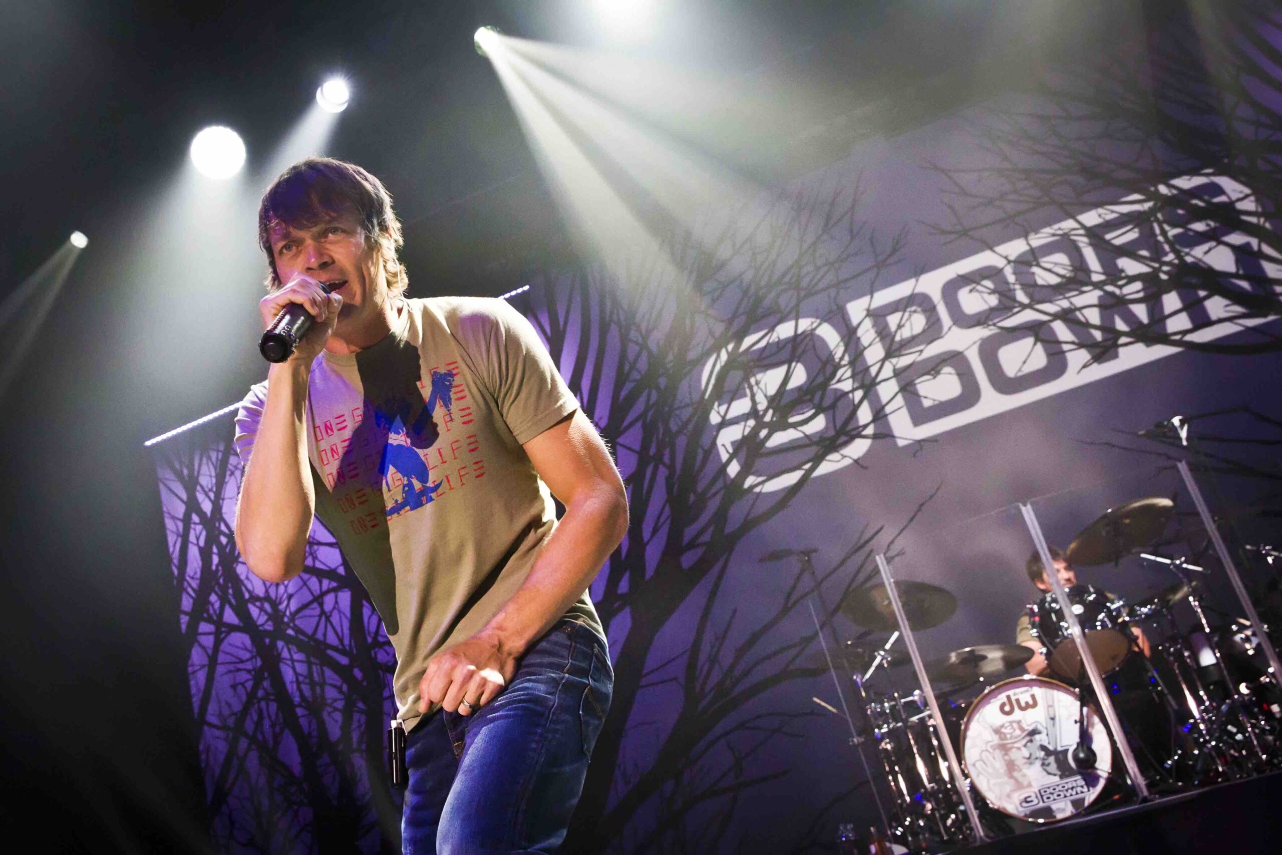 3 puertas hacia abajo: Brad Arnold tiene cáncer en la