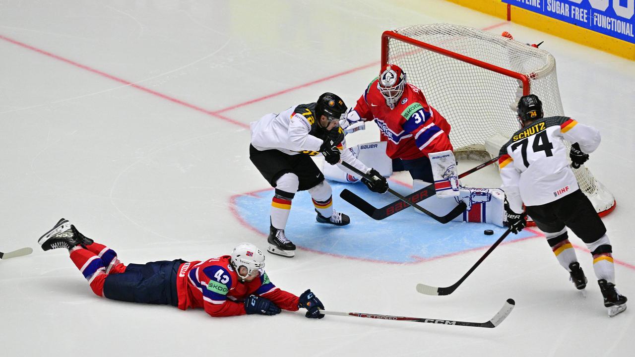 5-2 Victoria en el video: el equipo Deb domina Noruega
