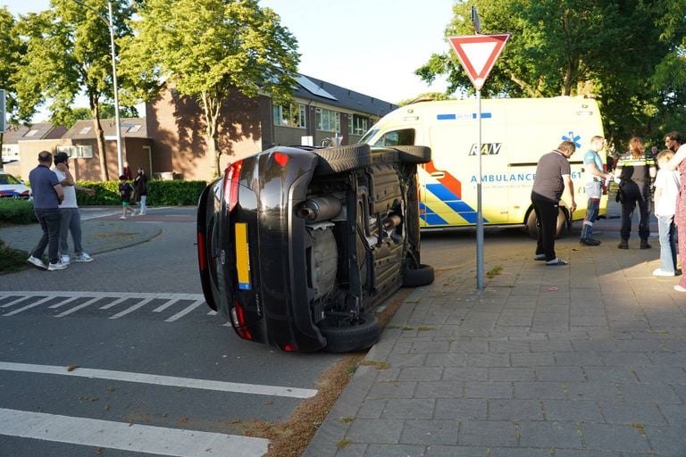 El camino fue bloqueado por el accidente (Foto: Jeroen Stuve/Persbureau Heitink).