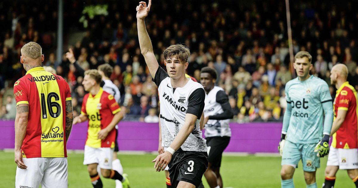 Adelante, Eagles ladra, pero el defensor de AZ Wouter se