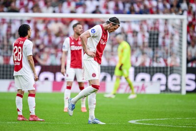Ajax amenaza con perder el título nacional después del extraño