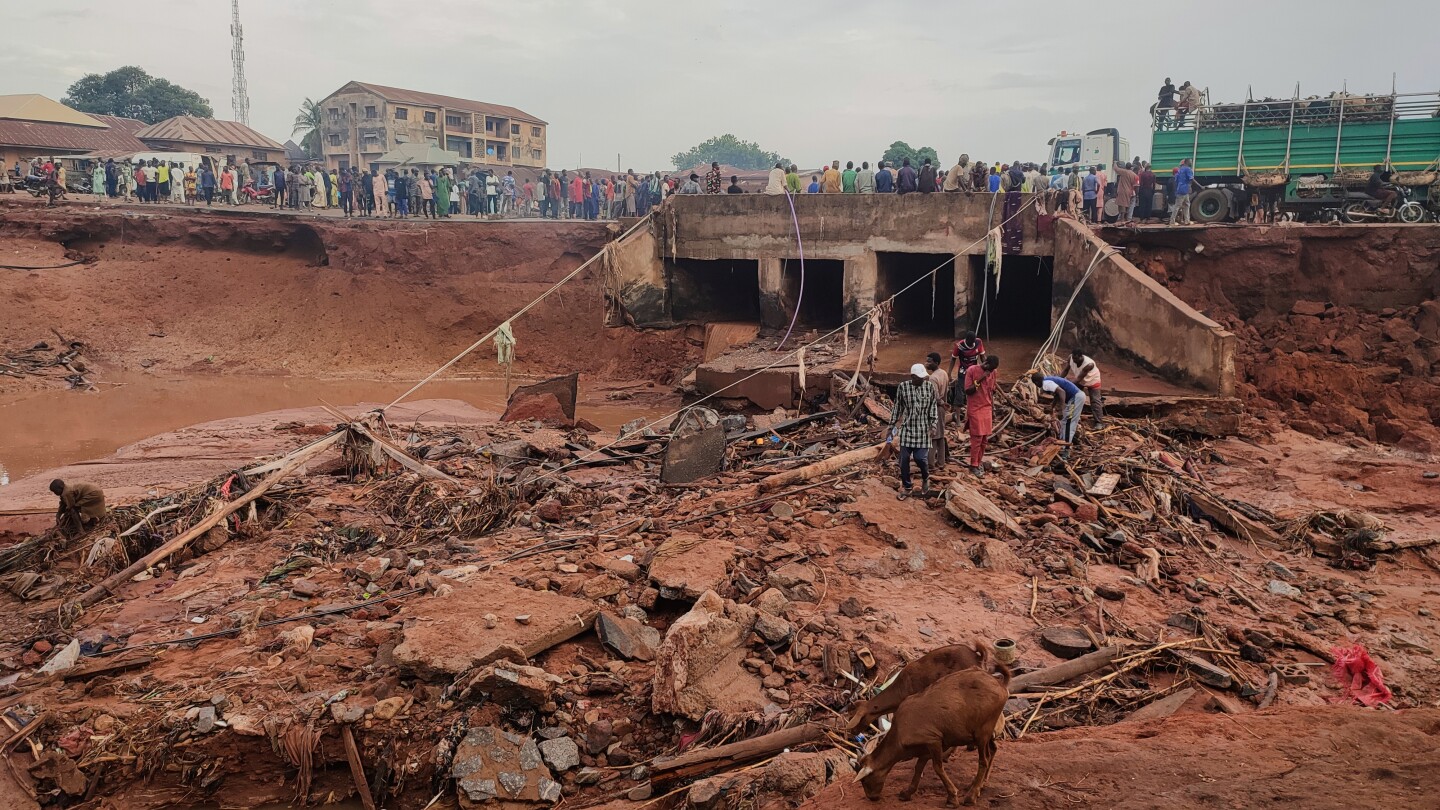 Al menos 151 muertos en inundaciones en el centro de