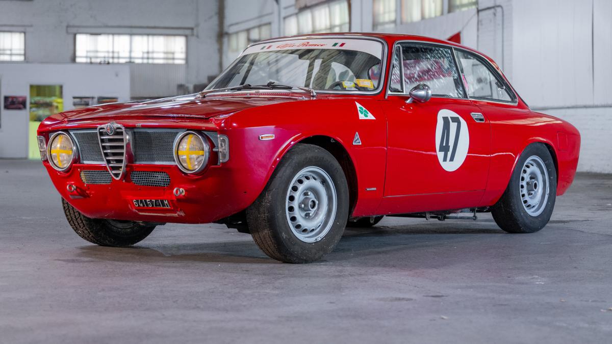 Alfa Romeo Quadrifoglio: obras maestras de carreras de subastas