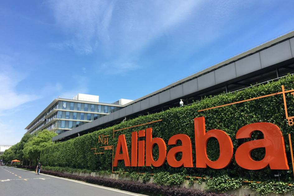 Alibaba informa al aumento de las ventas anuales en un
