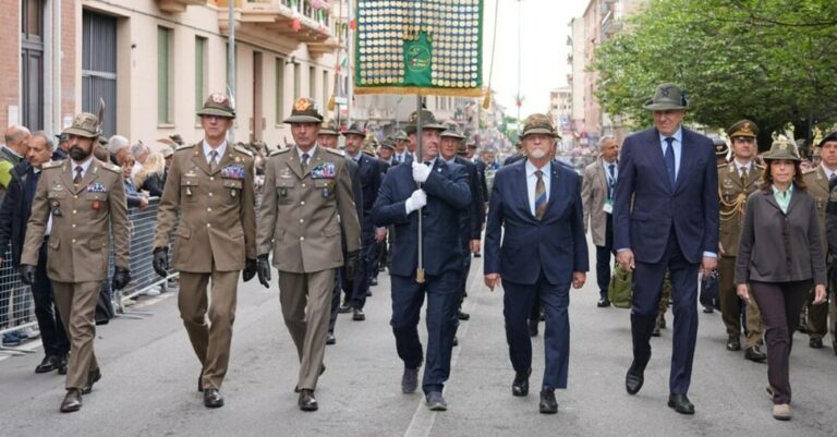 Alpini, Mattarella: "Siempre un ejemplo de honor, sentido del deber,