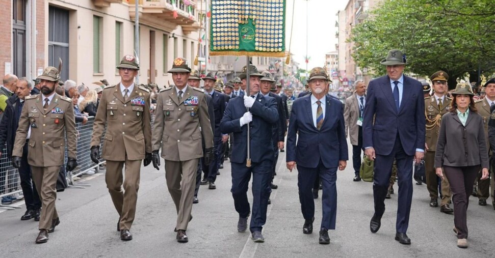 Alpini, Mattarella: "Siempre un ejemplo de honor, sentido del deber,