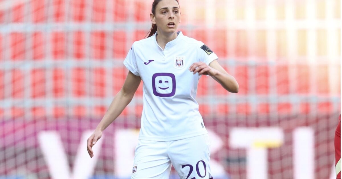 Anderlecht Beats Club Yla y se le permite ir al