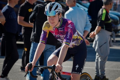 Anna van der Breggen Defection en Vuelta Femenina con primera