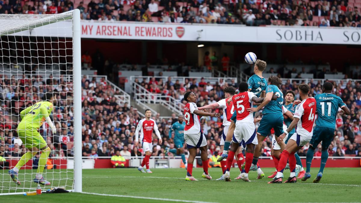 Arsenal, la cabeza está en PSG y una derrota llega
