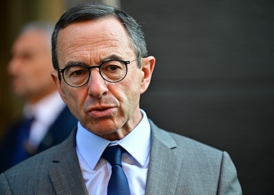 Asuntos del Interior del Ministro Francés quiere sentarse junto con