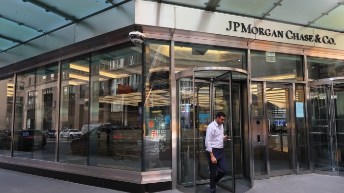 Aumento de préstamos a los grupos financieros no bancarios de